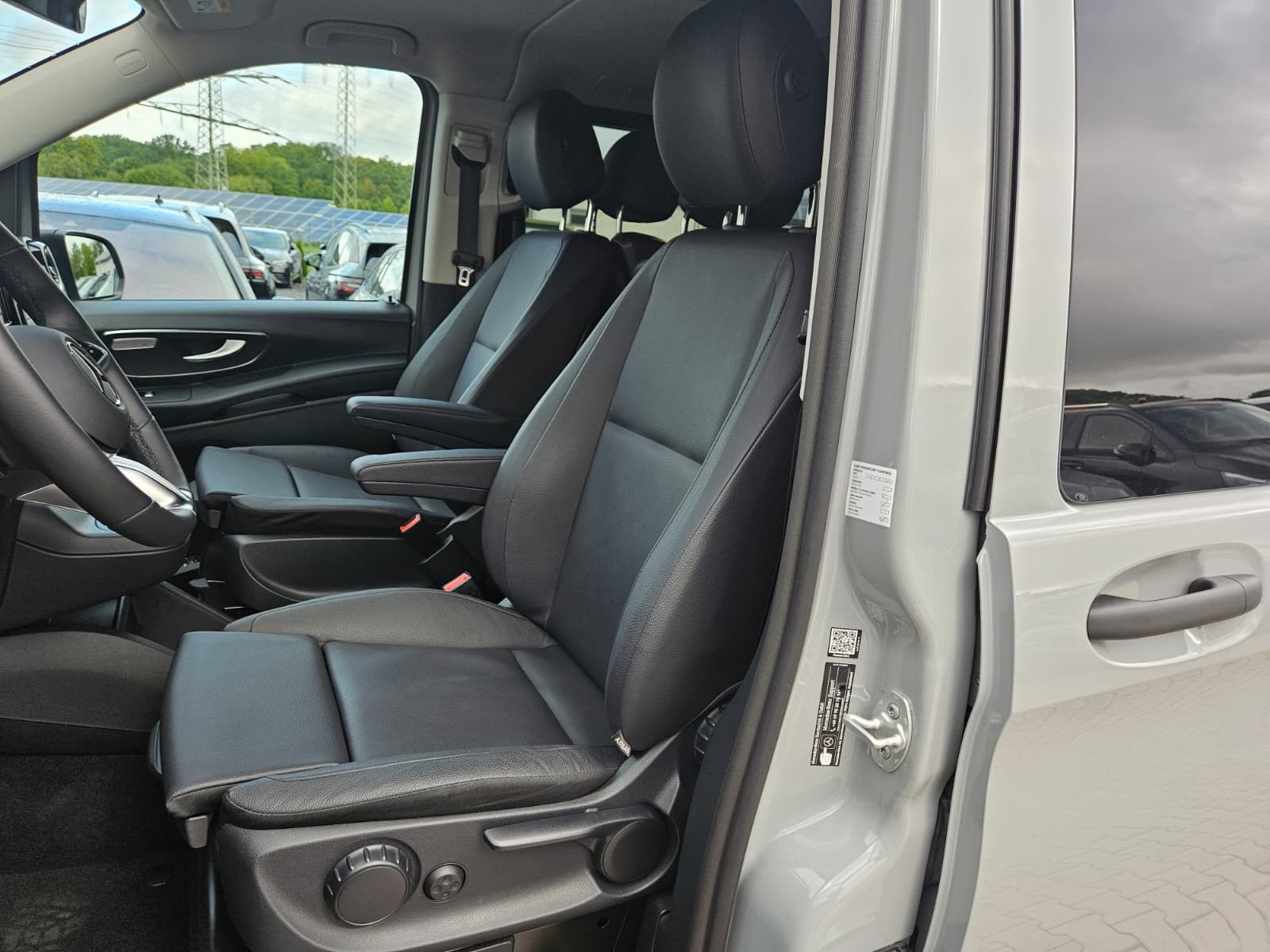 Fahrzeugabbildung Mercedes-Benz Vito 119 Tourer lang SELECT Sport LED*LEDER*AHK