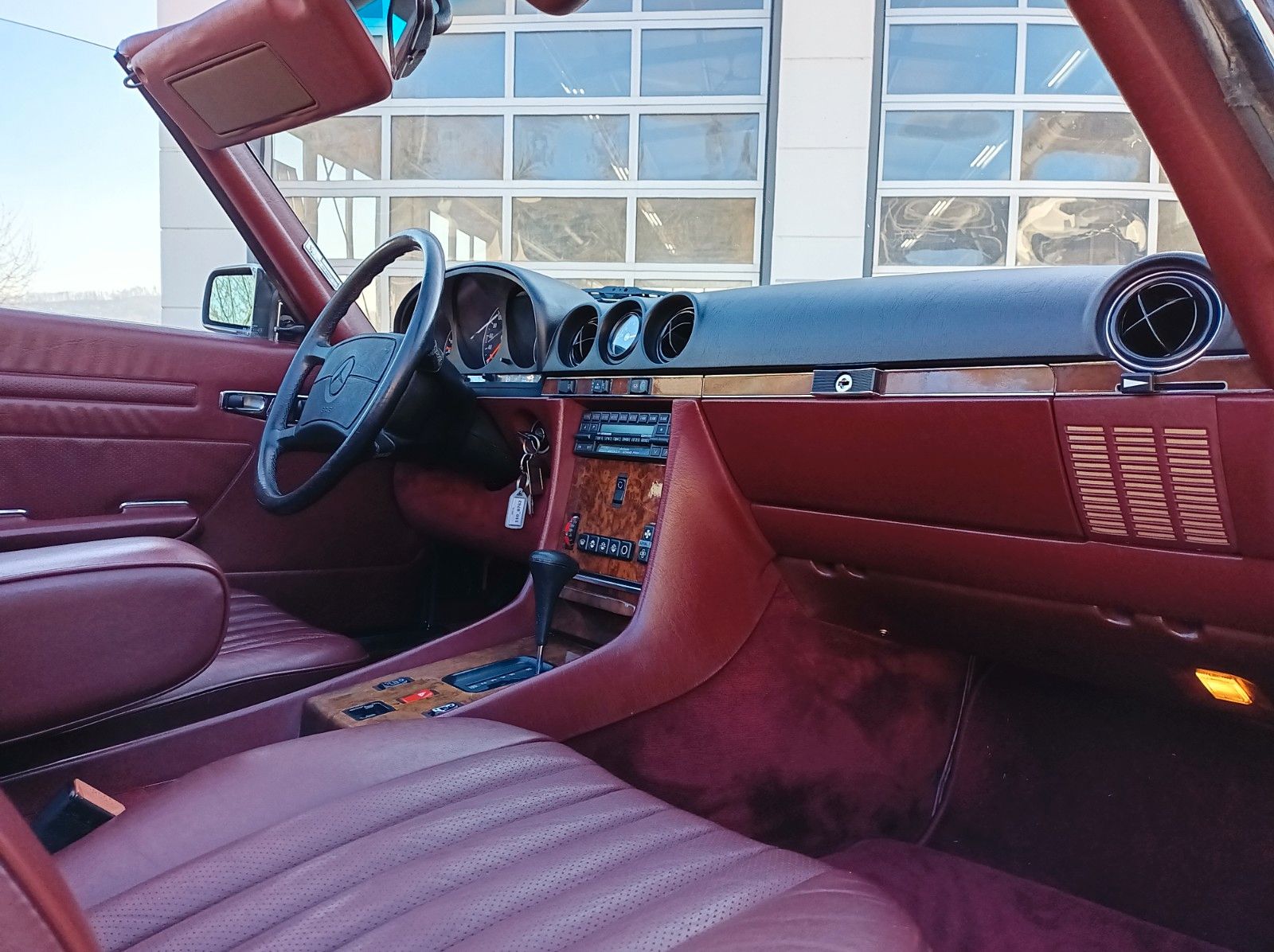 Fahrzeugabbildung Mercedes-Benz SL 560+HISTORIE VORHANDEN+HARDTOP+KLIMA