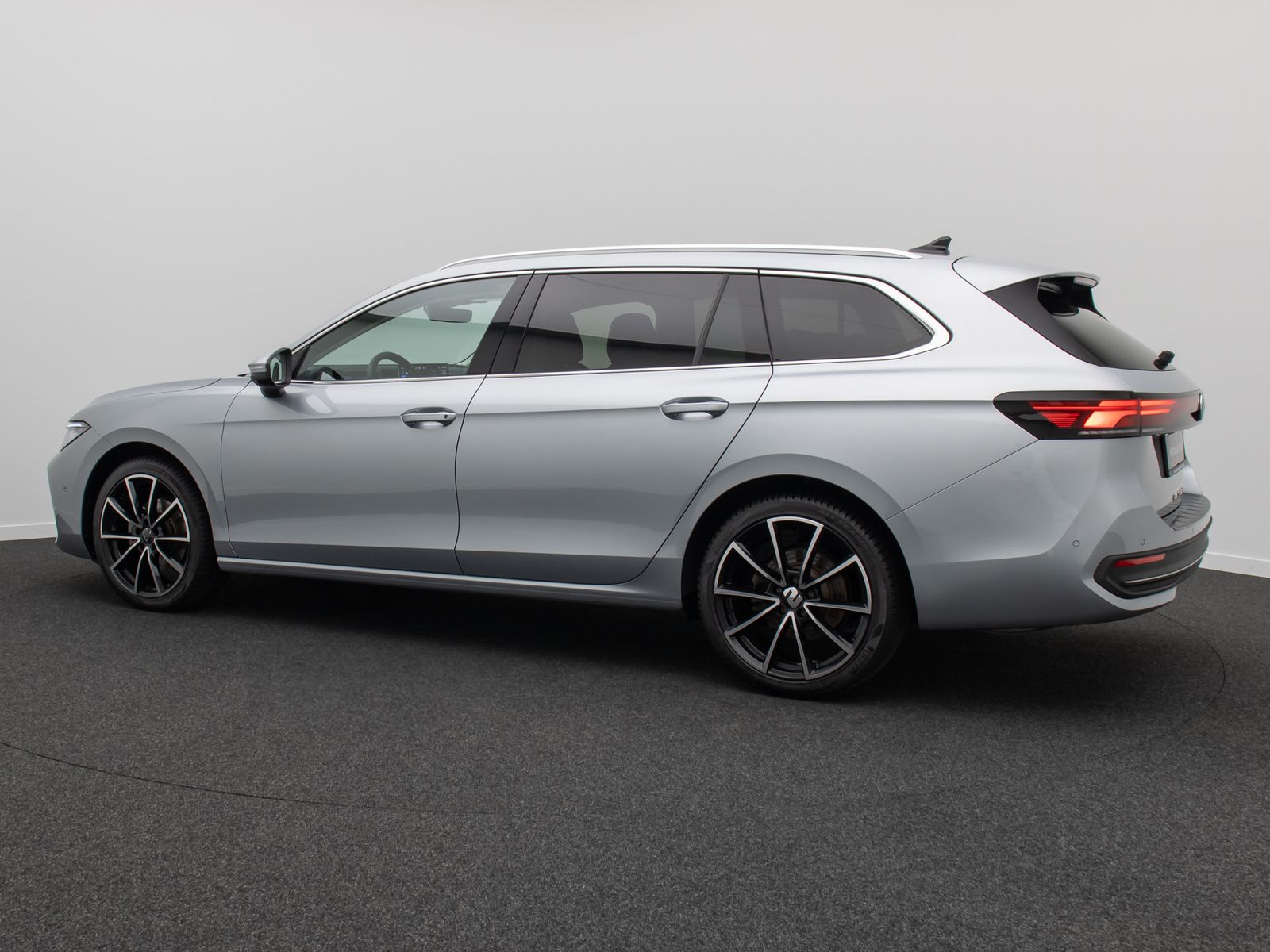 Fahrzeugabbildung Volkswagen Passat 1.5 eHybrid Business 360° AHK ACC Massage