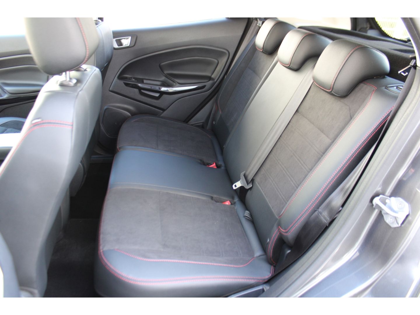 Fahrzeugabbildung Ford EcoSport ST-Line LED Navi B&O RFK GRA TWA Winter