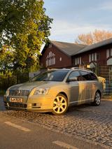 Toyota AVENSIS KOMBI *Sitzheizung*  - Toyota Avensis aus 2004: Kombi