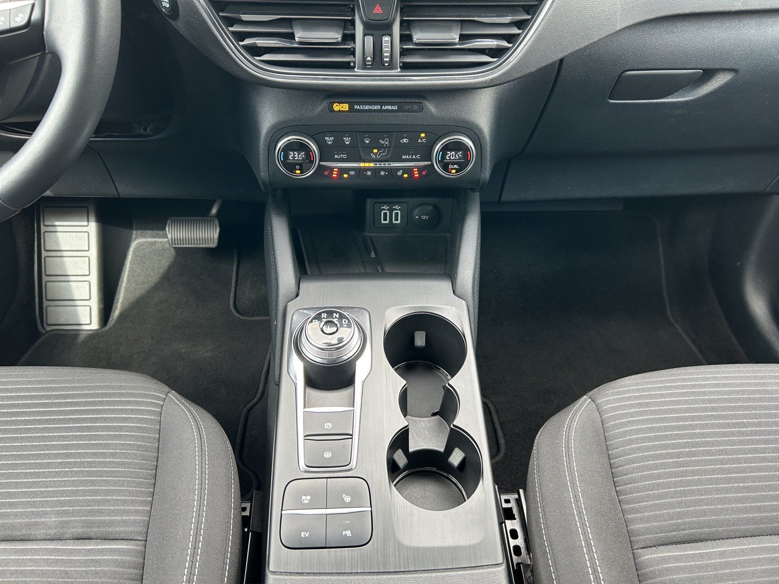 Fahrzeugabbildung Ford Kuga 2.5 Duratec Plug-in-Hybrid Titanium/AHK/CAM