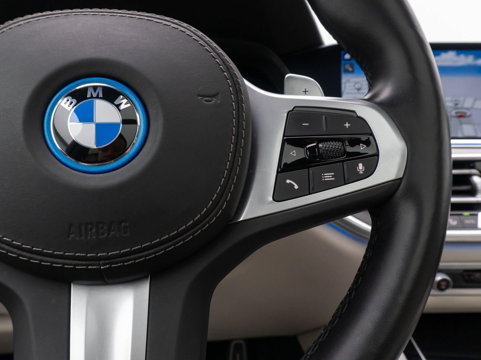 Fahrzeugabbildung BMW X5 xD45e M Sport Kamera Laser Panorama HUD H/K