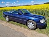 Mercedes-Benz Wunderschöner Mercedes W 124 Cabrio, azuritblau - Mercedes-Benz E 200: W124