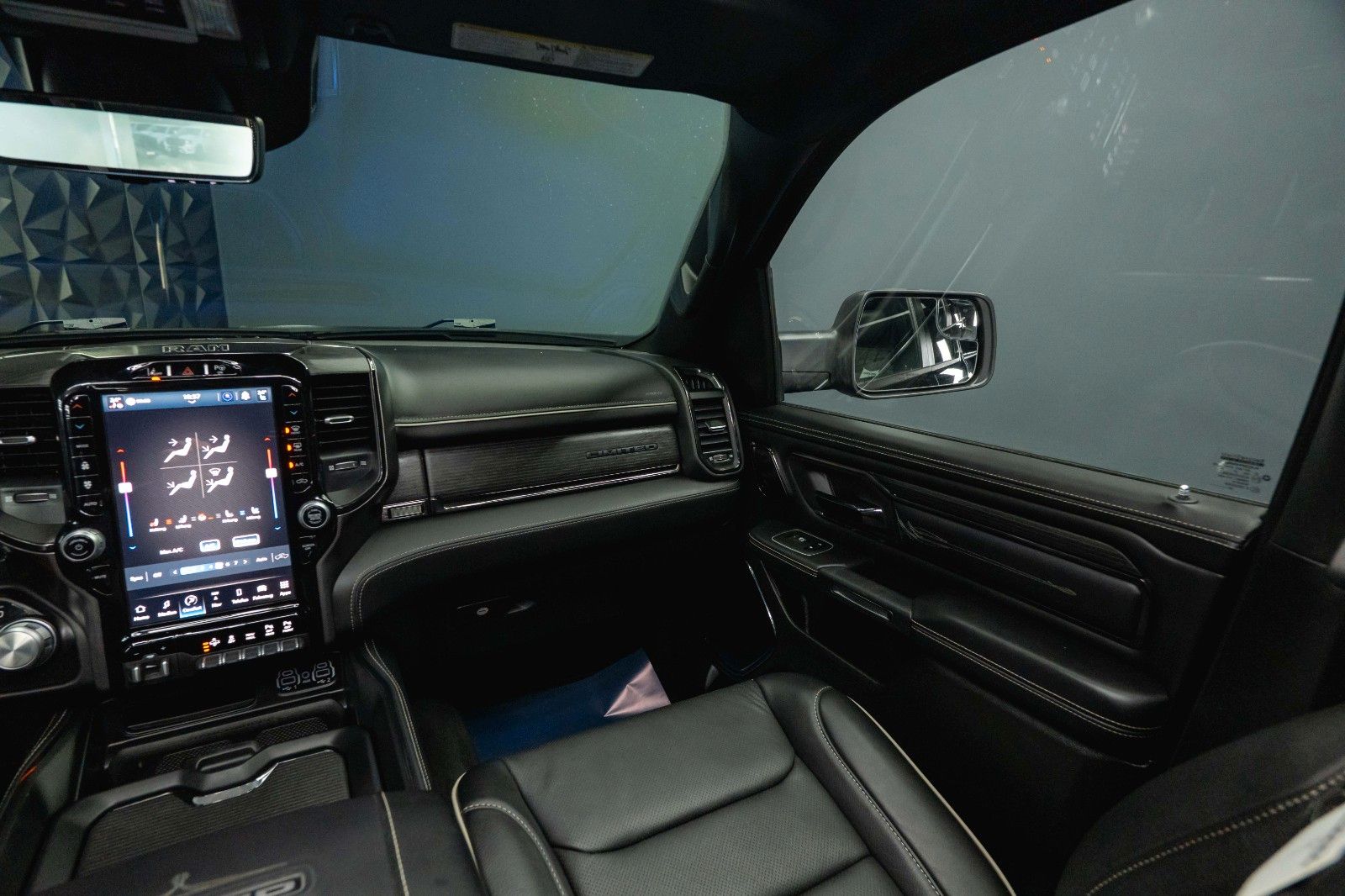 Fahrzeugabbildung Dodge RAM 5.7 V8 HEMI 4x4 LIMITED Offroad 100% Options