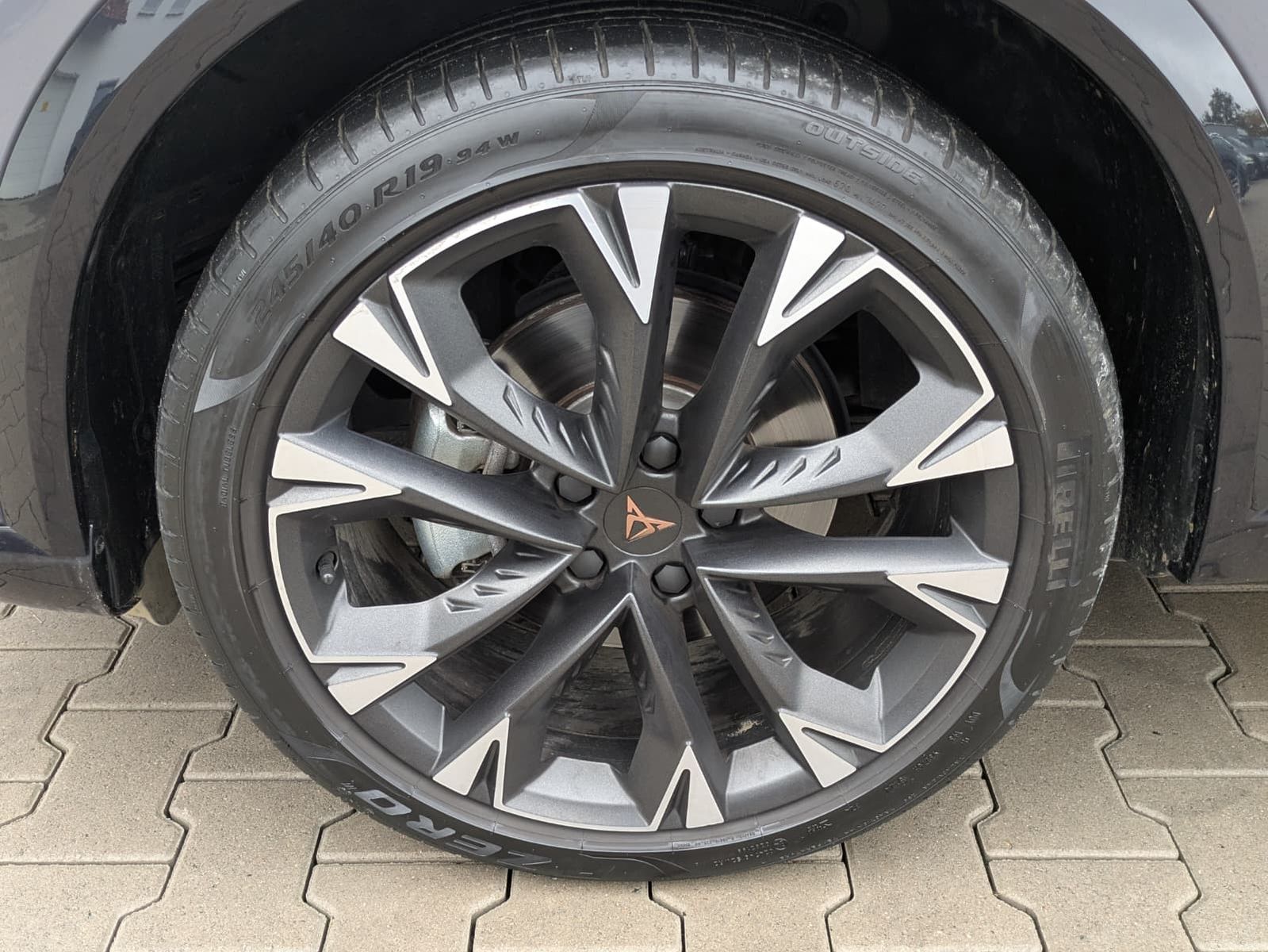 Fahrzeugabbildung CUPRA Formentor 1.5 eTSI PANO*MATRIX*SENNH.*DINAM*360°