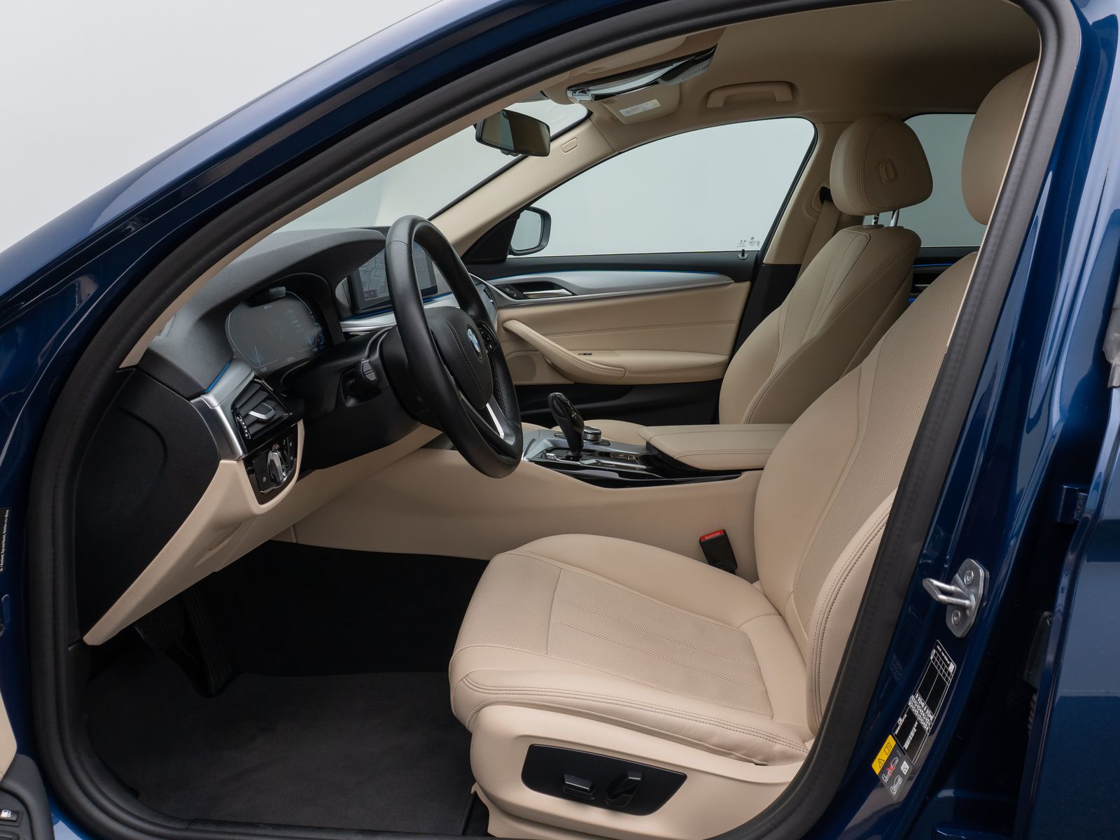 Fahrzeugabbildung BMW 530e Alarm AHK ACC Kamera DAB HiFi WLAN Sport