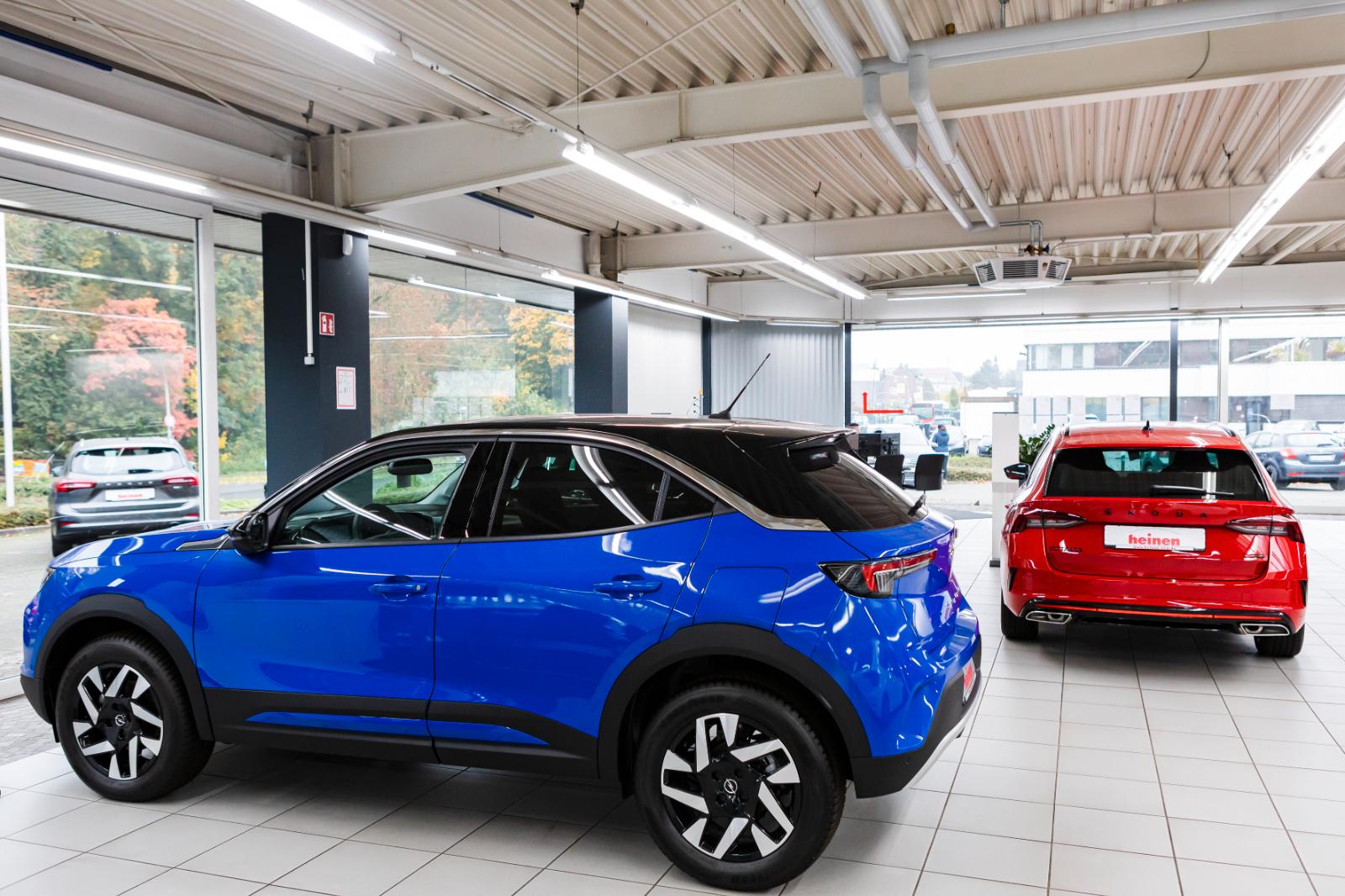 showroom-image-top