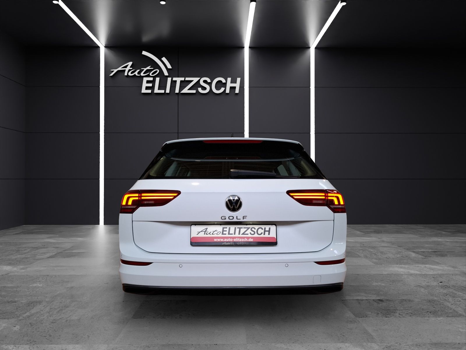Fahrzeugabbildung Volkswagen Golf VIII Variant TSI Life Standhzg. LED Navi HU