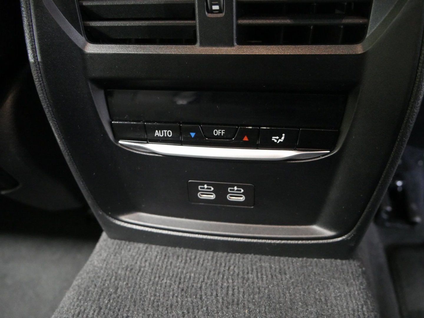 Fahrzeugabbildung BMW 318i Anhaengerkuppling, Park Assistant, Sport-Le