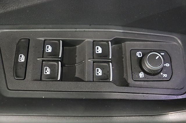 T-Roc IQ.DRIVE 1.5 TSI R-Line KAMERA NAVI SHZ PA