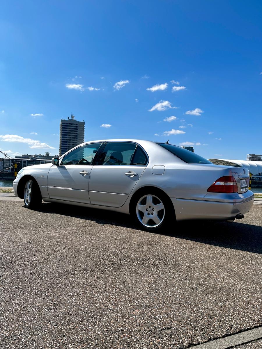 Lexus LS 430