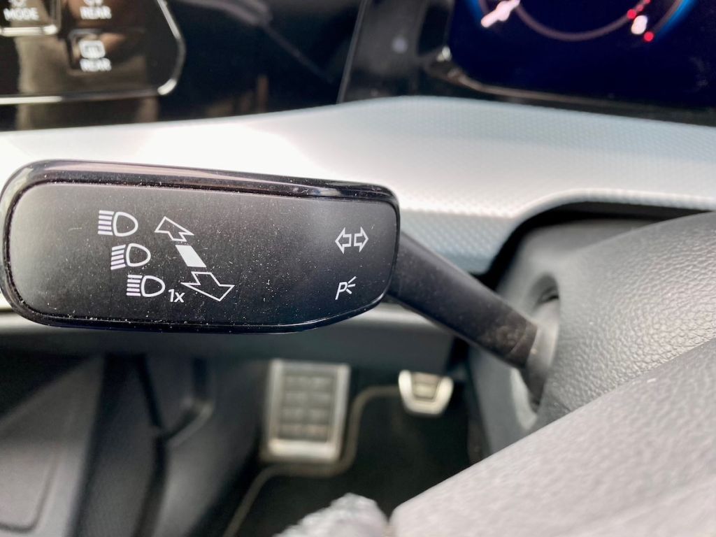 Fahrzeugabbildung Volkswagen Golf Variant 1.5 TSI Life AHK GZJR AAC KAM SHZ