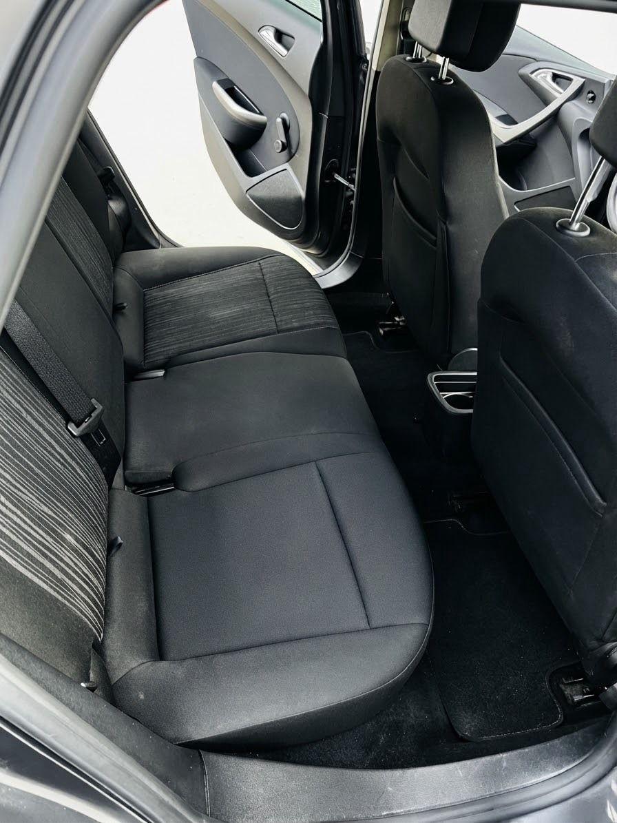 Opel Astra 2011 — photo 12
