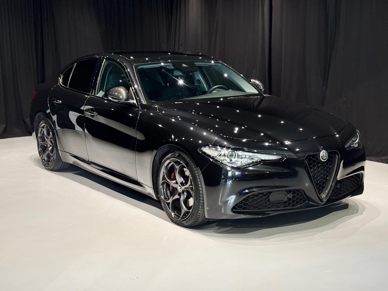 Alfa Romeo GIULIA*2.0T*BLACK-TECH*PANO*KEYLESS*NAVI*RFK*ACC