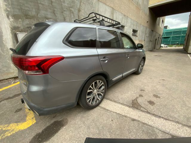 Mitsubishi Outlander 2.4 MIVEC  2WD...