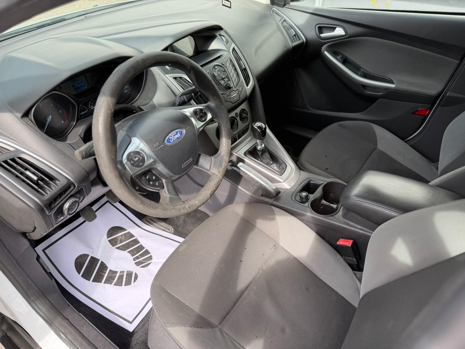 Ford Focus 2013 — photo 9