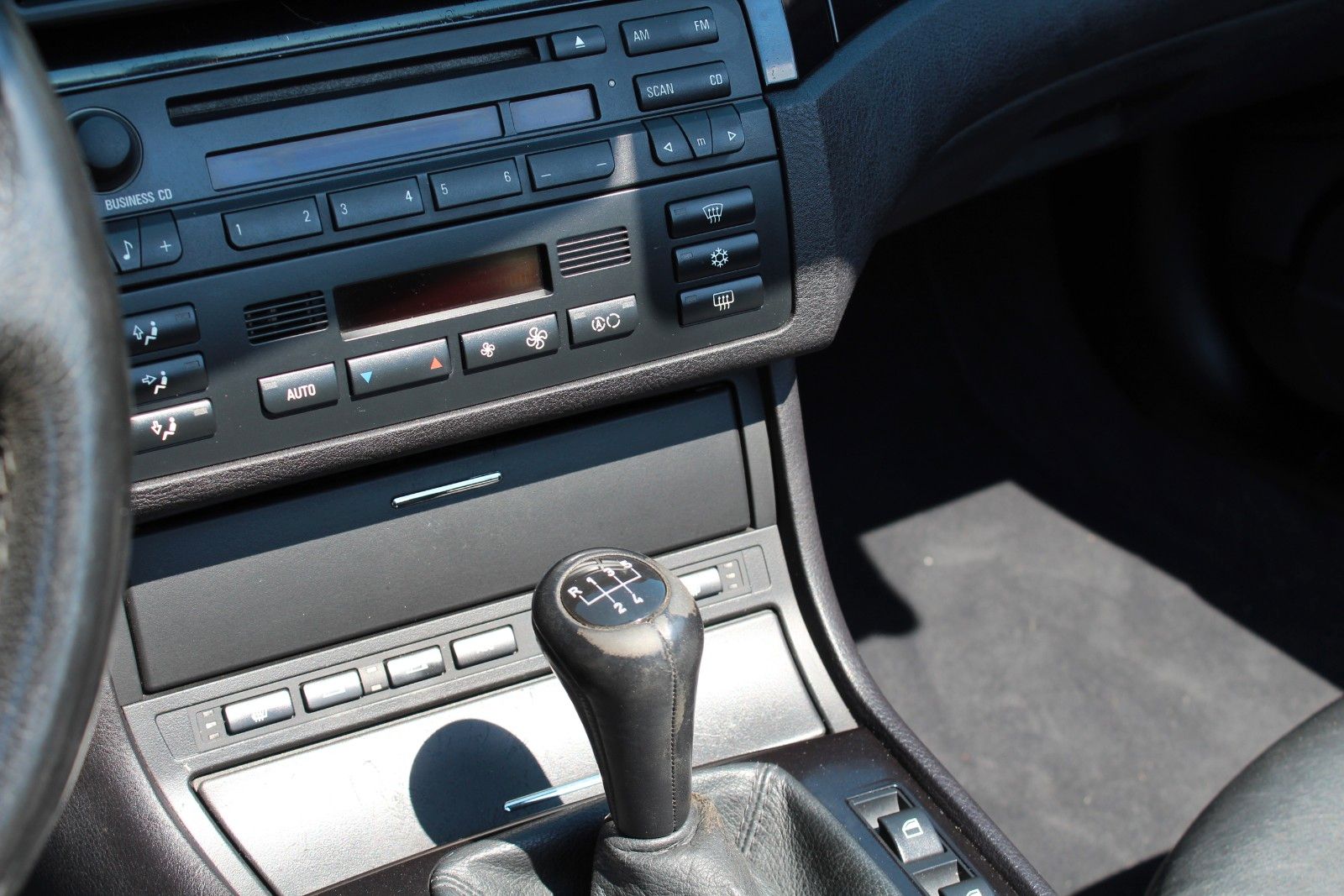 330Ci CABRIO 1. Hand Scheckheft!!
