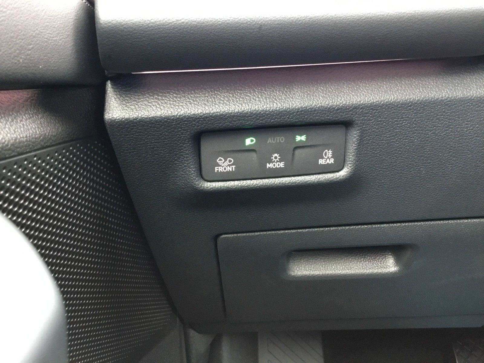 Fahrzeugabbildung Volkswagen Tiguan 1.5 eTSI DSG Elegance+AHK+Navi+18"+ACC
