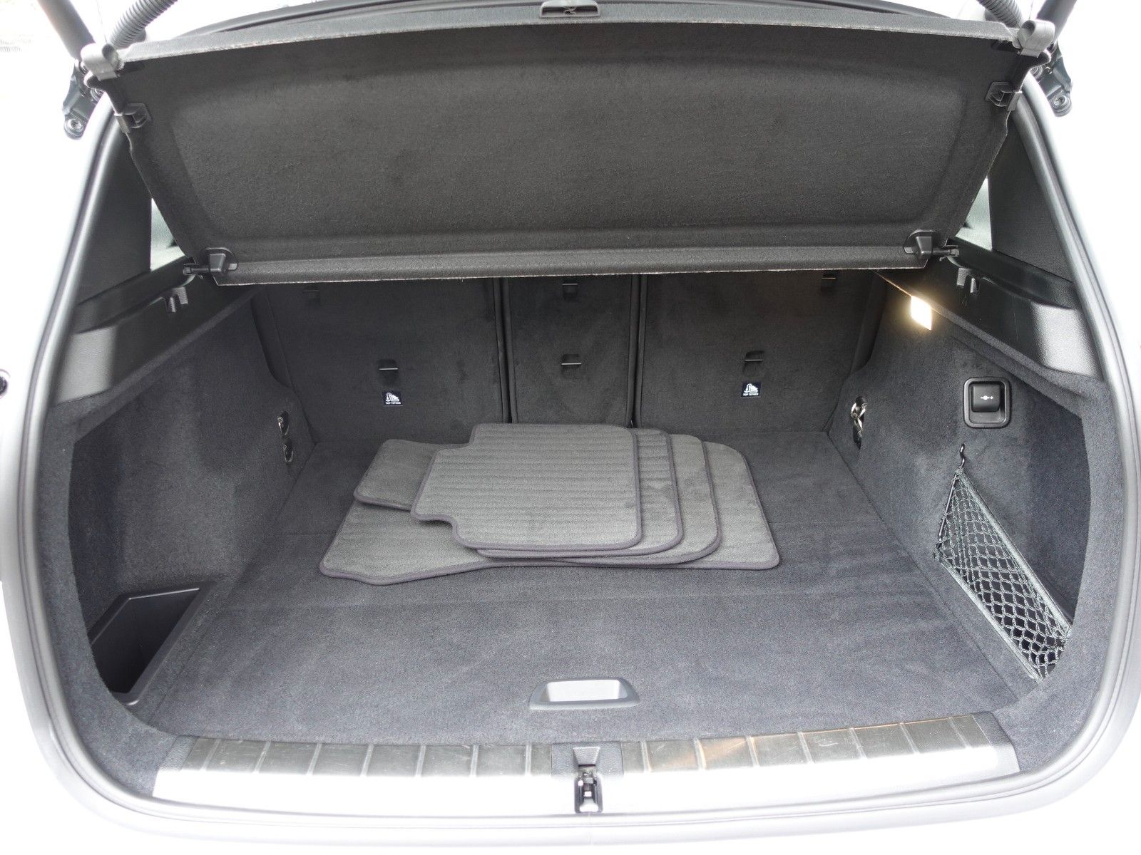Fahrzeugabbildung BMW X1 xDrive20i A Sport Line