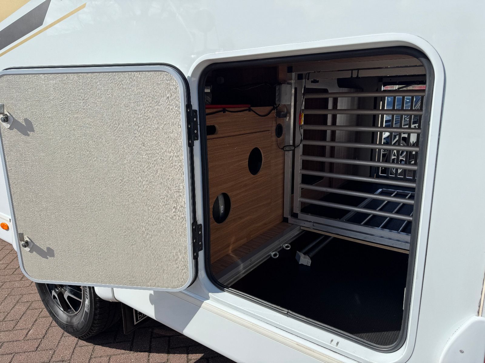 Fahrzeugabbildung Carado T 334 FIAT DUCATO AUTOMATIK SOLAR TV SAT AHK CAM