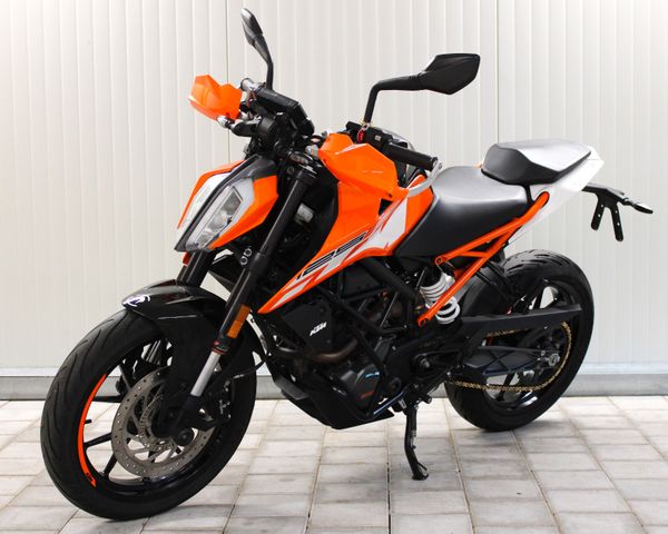 KTM 125 Duke mit  Zubehör vom Römer Team