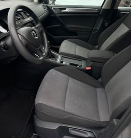 Volkswagen Golf - 9