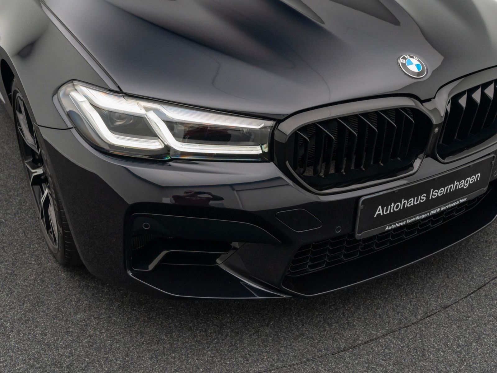 Fahrzeugabbildung BMW M5 B&W 360°HUD Massage SoftClose Belüftung Voll