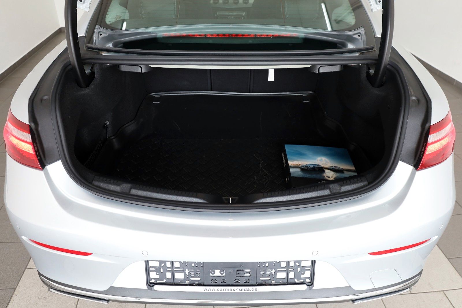 Fahrzeugabbildung Mercedes-Benz E 200 CoupeAvantgarde,T.Leder,Navi,LED,Kamera,WR