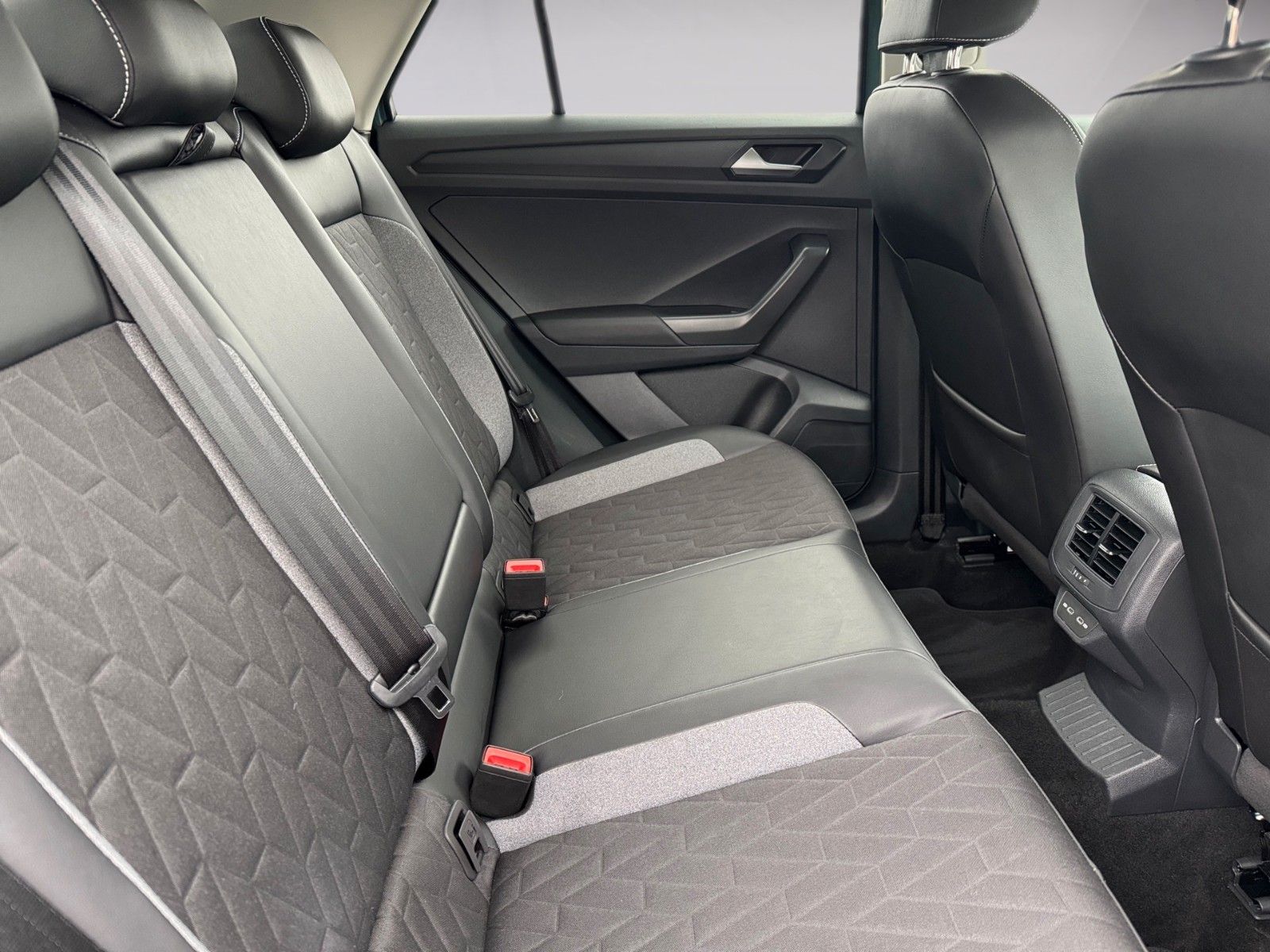 Fahrzeugabbildung Volkswagen T-Roc Life GOAL 1.0 TSI