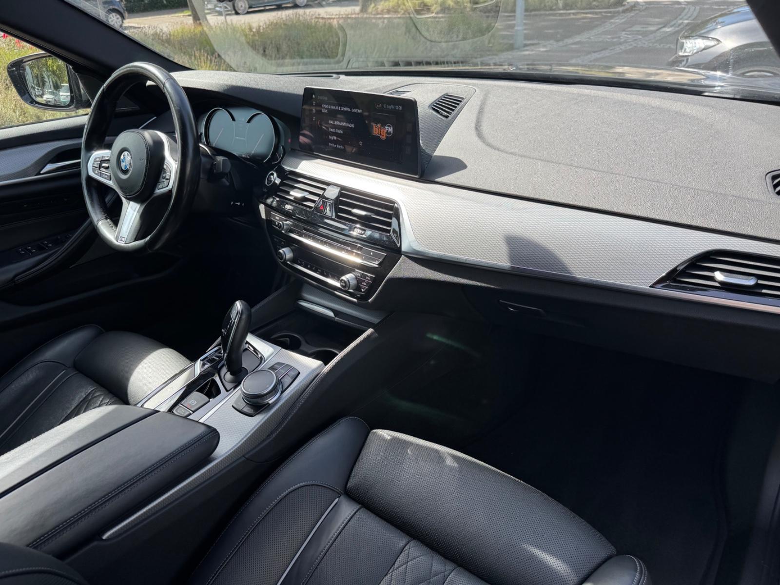 BMW M550 i xDrive/HUD/LED/Titan