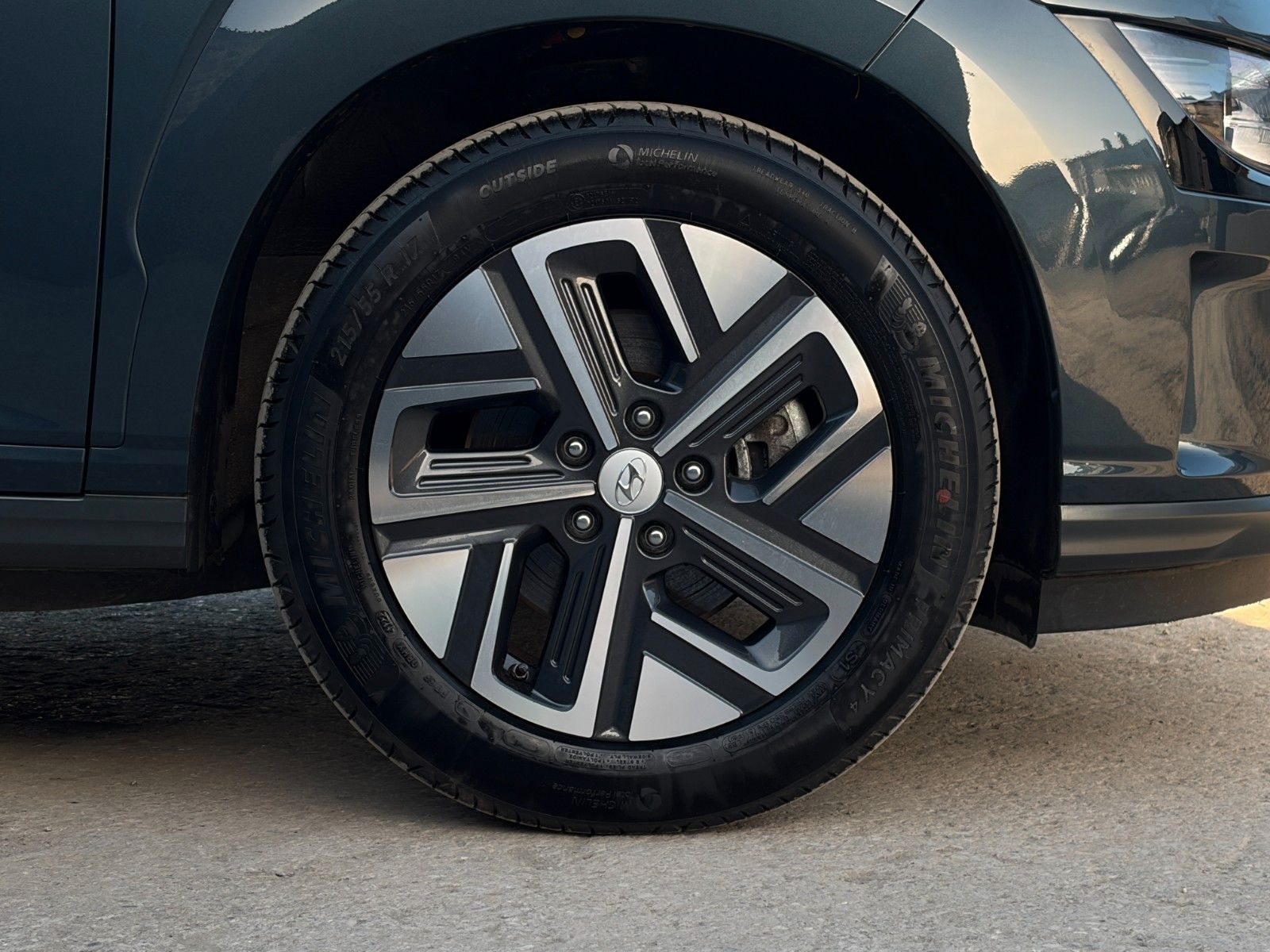 Fahrzeugabbildung Hyundai KONA E Select ACC LHZ SHZ LKAS PDC KAM CarPlay