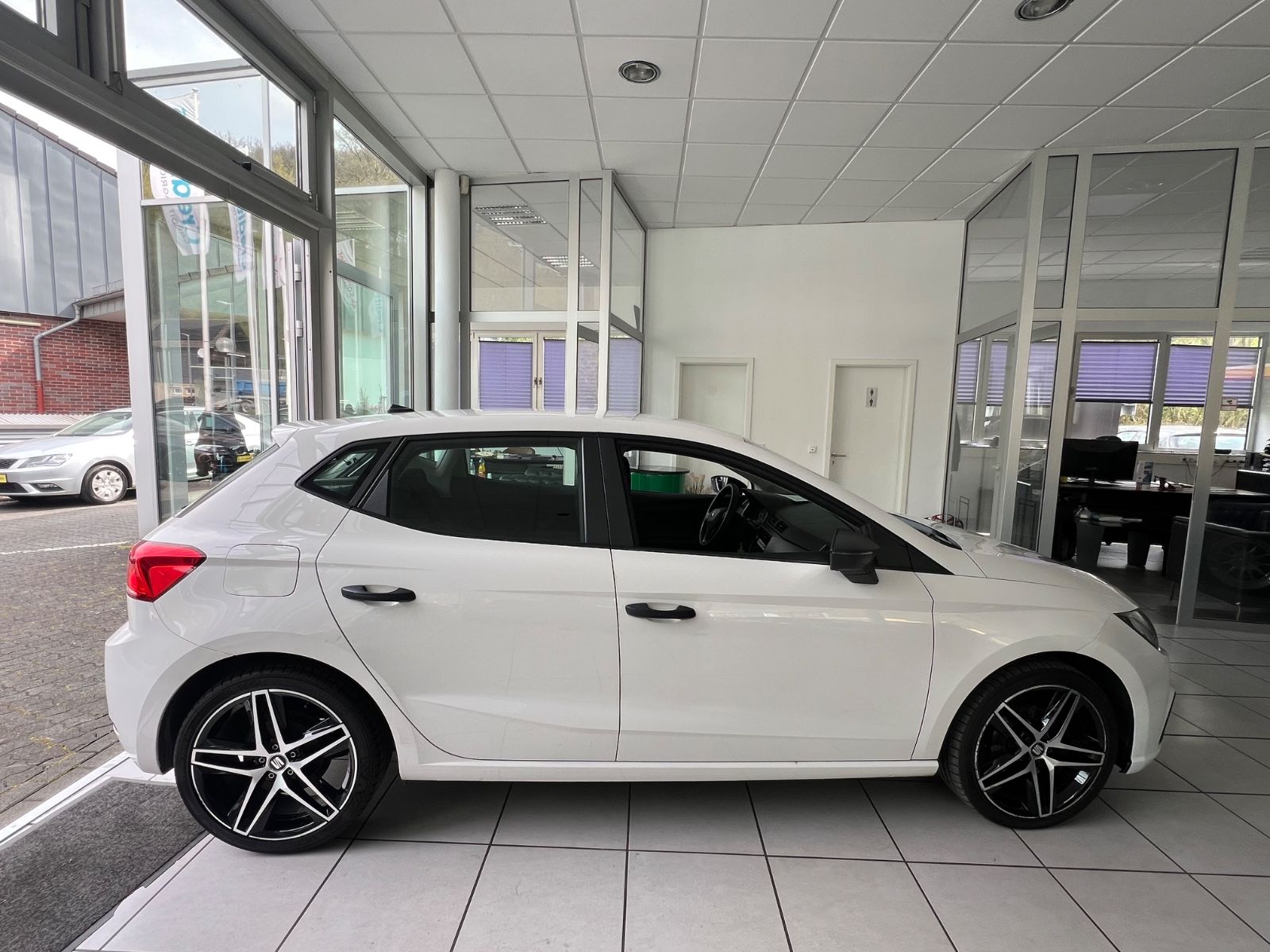 Fahrzeugabbildung SEAT Ibiza 1.6 TDI  Reference*NAVI*CAR-PLAY*ALUFELGEN