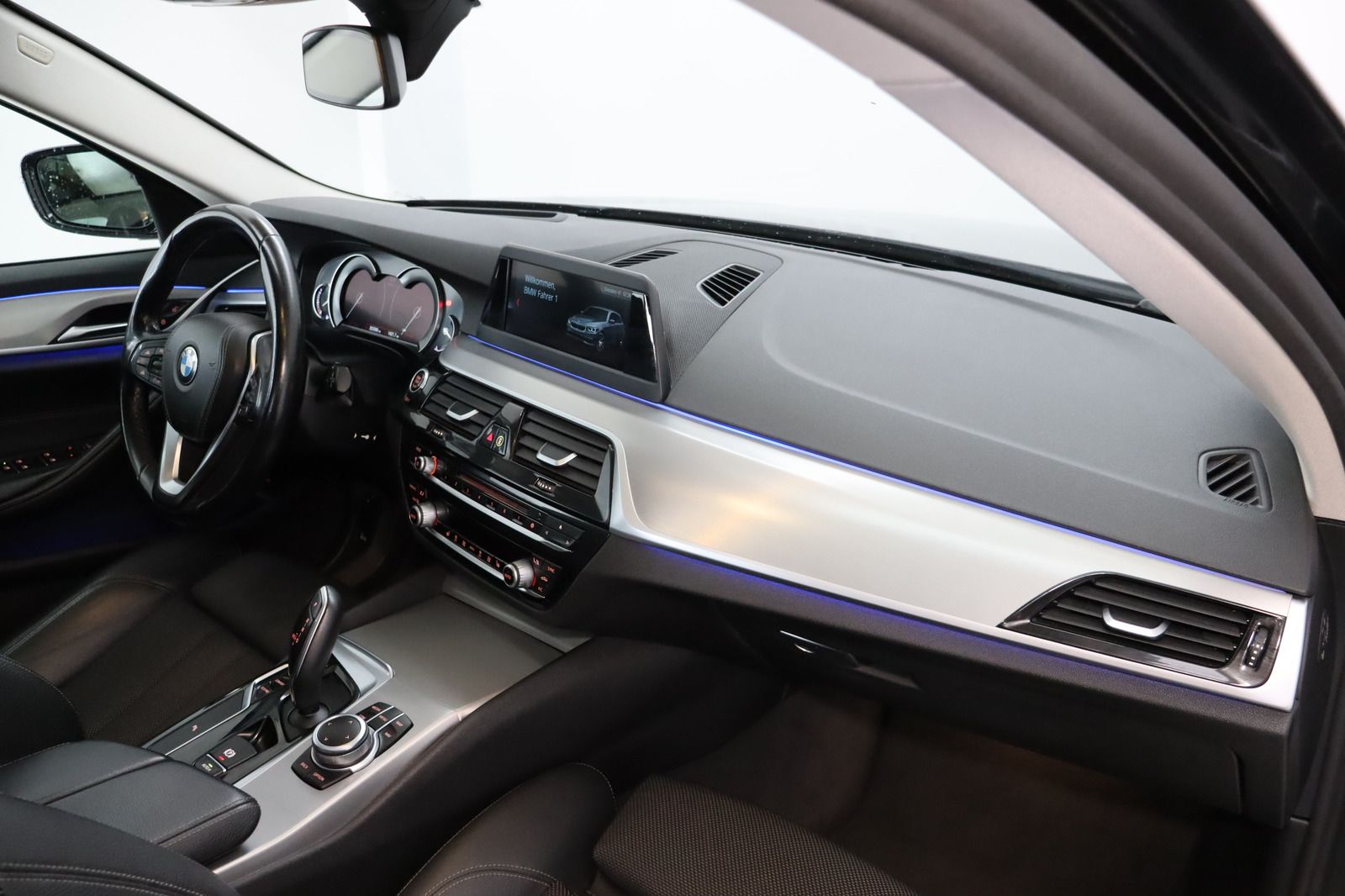 Fahrzeugabbildung BMW 530 d xDrive Sport Line * LED * HUD * Touring