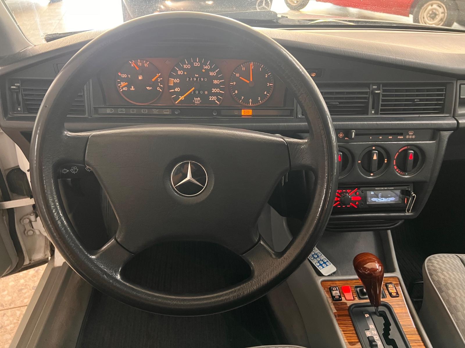 MERCEDES-BENZ - 190 - BVA 1.8 109 CV - ATTELAGE