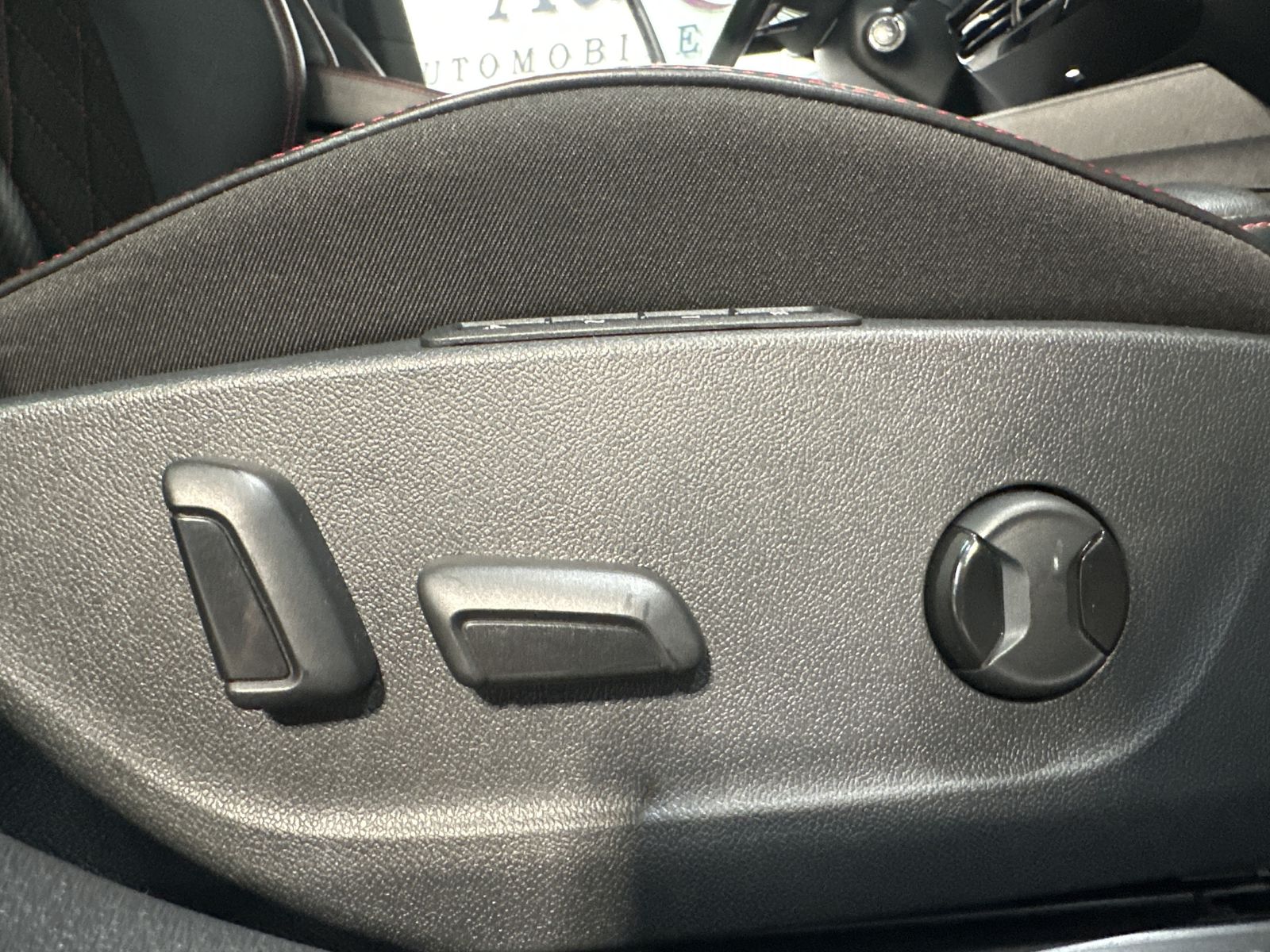 Fahrzeugabbildung SKODA Octavia Combi RS Plus NAV+LED+ACC+AHK+SHZ+CANTON