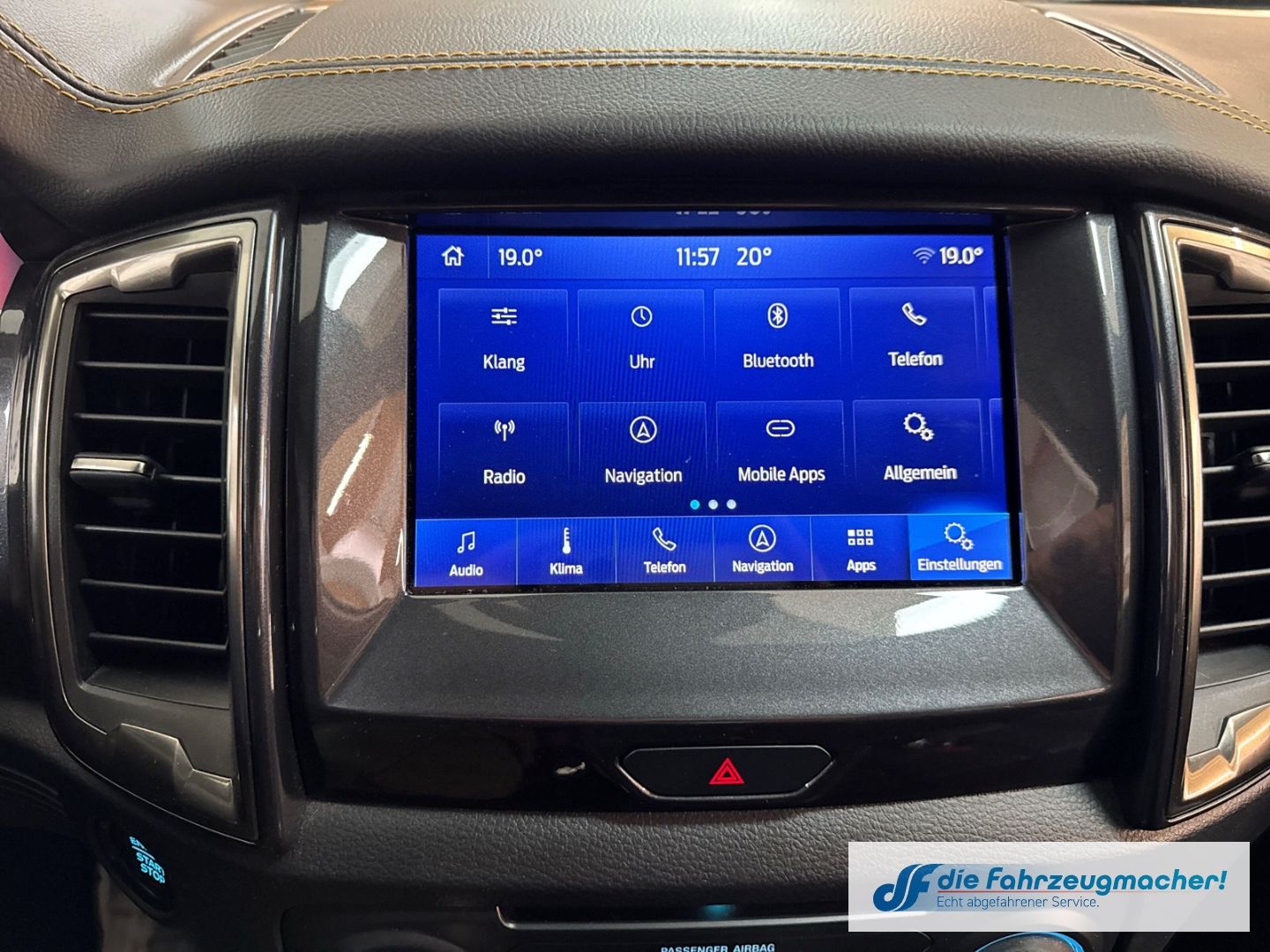 Fahrzeugabbildung Ford Ranger Wildtrak DOKA 212PS 4x4 AHK Navi Leder LE