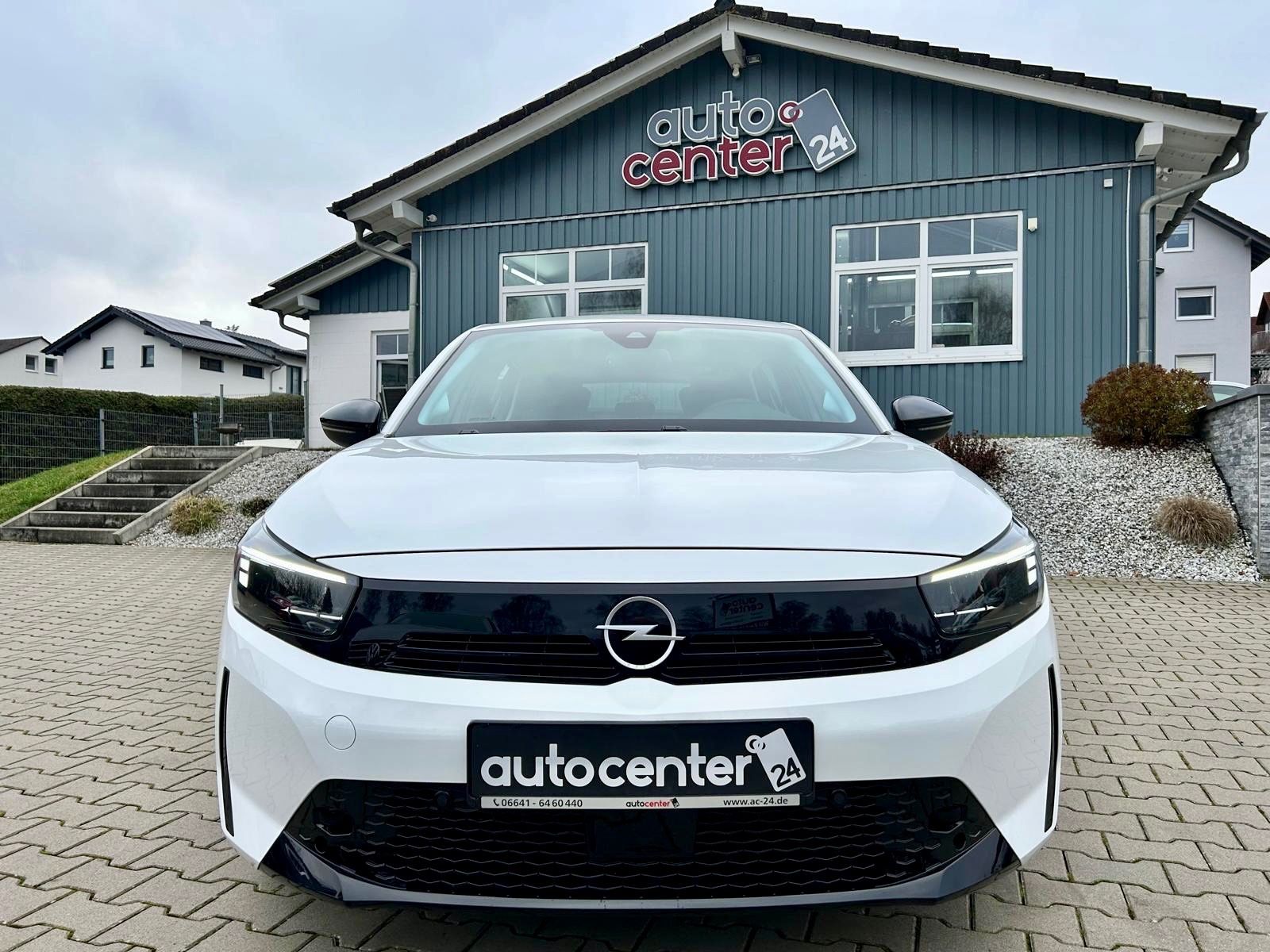 Fahrzeugabbildung Opel Corsa e°50 kWh°Facelift°SOH99%°11KW°CCS°Wärmep.