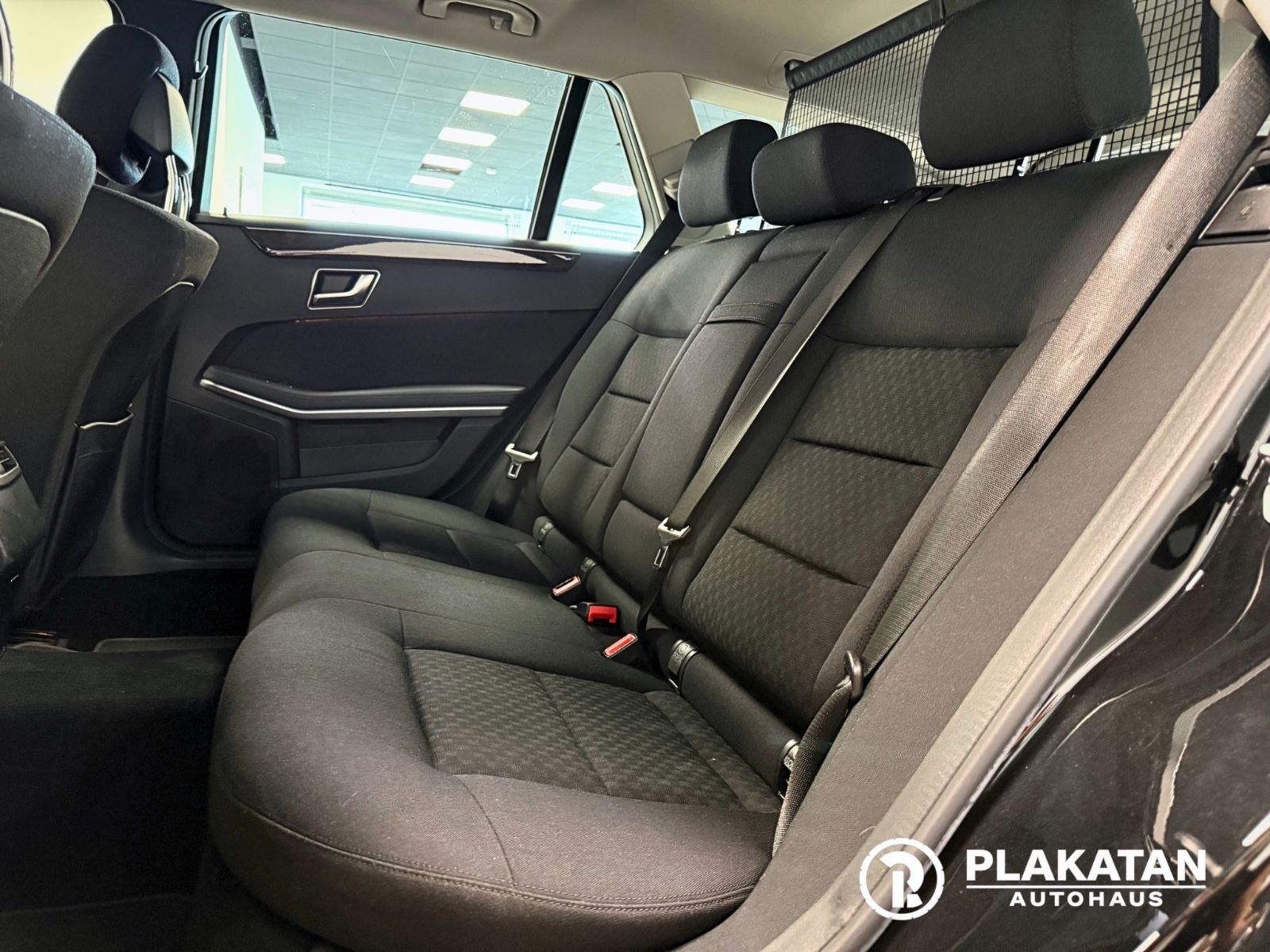 Fahrzeugabbildung Mercedes-Benz E 200 T-Modell Abst-Tempomat Navi MB-Service