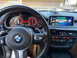 BMW X5 xDrive50i*M-Sport*Voll*Panorama*Surround View - BMW X5 mit Benzin-Antrieb: mit Apple Carplay