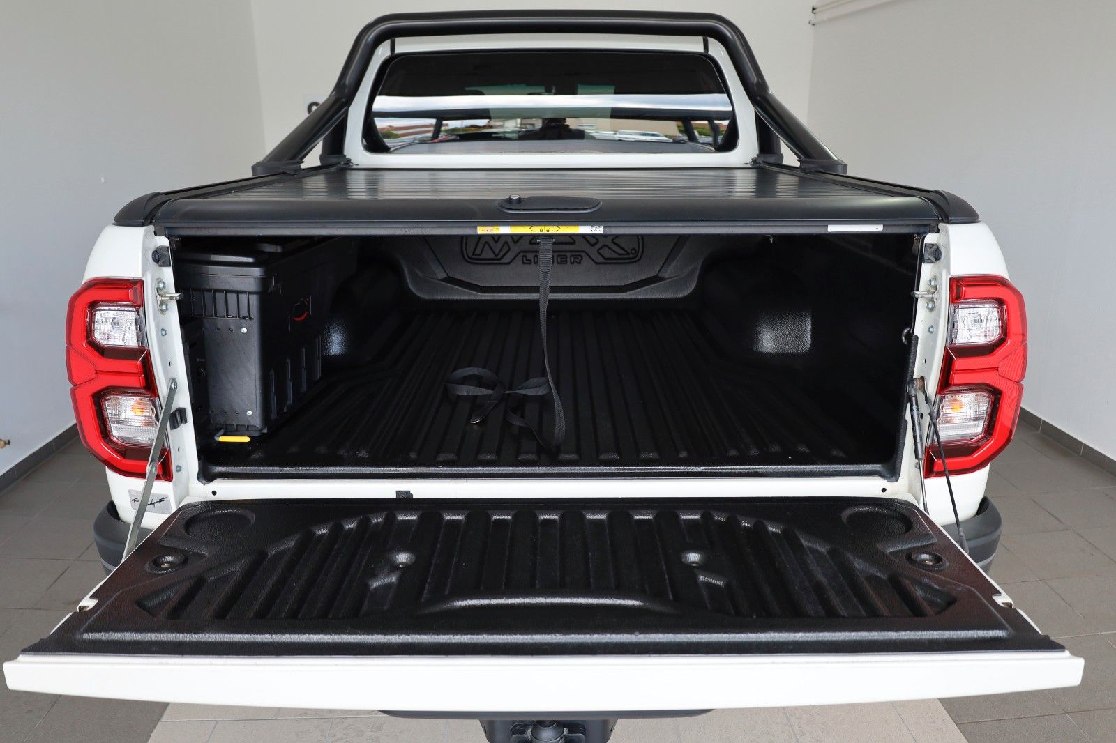 Fahrzeugabbildung Toyota Hilux Double Cab Invincible,Leder,Navi,Rollo,AHK