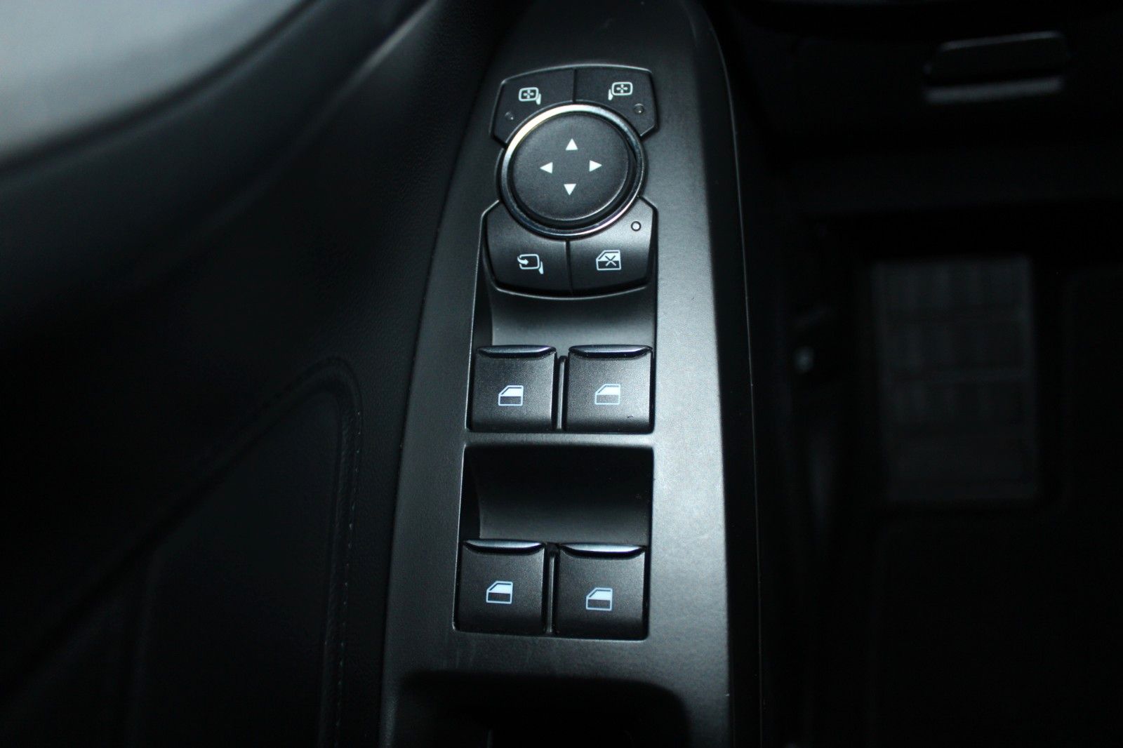 Fahrzeugabbildung Ford Focus Cool & Connect Automatik + AHK ACC WinterP