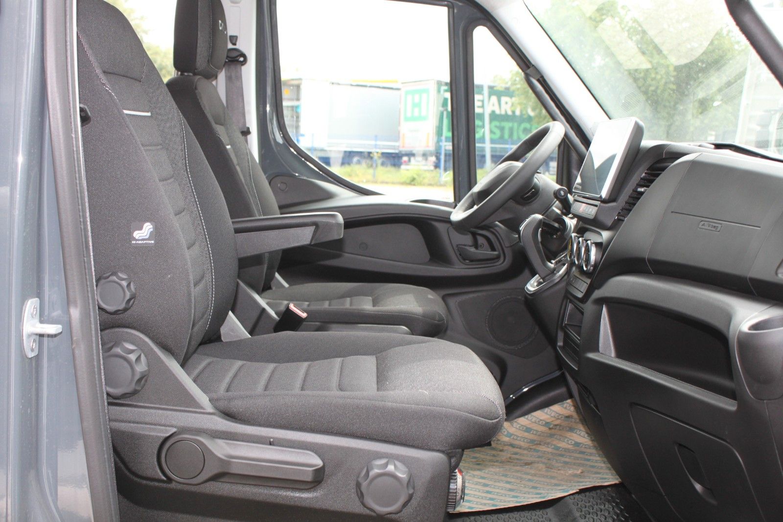 Fahrzeugabbildung Iveco Daily 35S18HA8 CRV Multicab/Automatik/Full-LED
