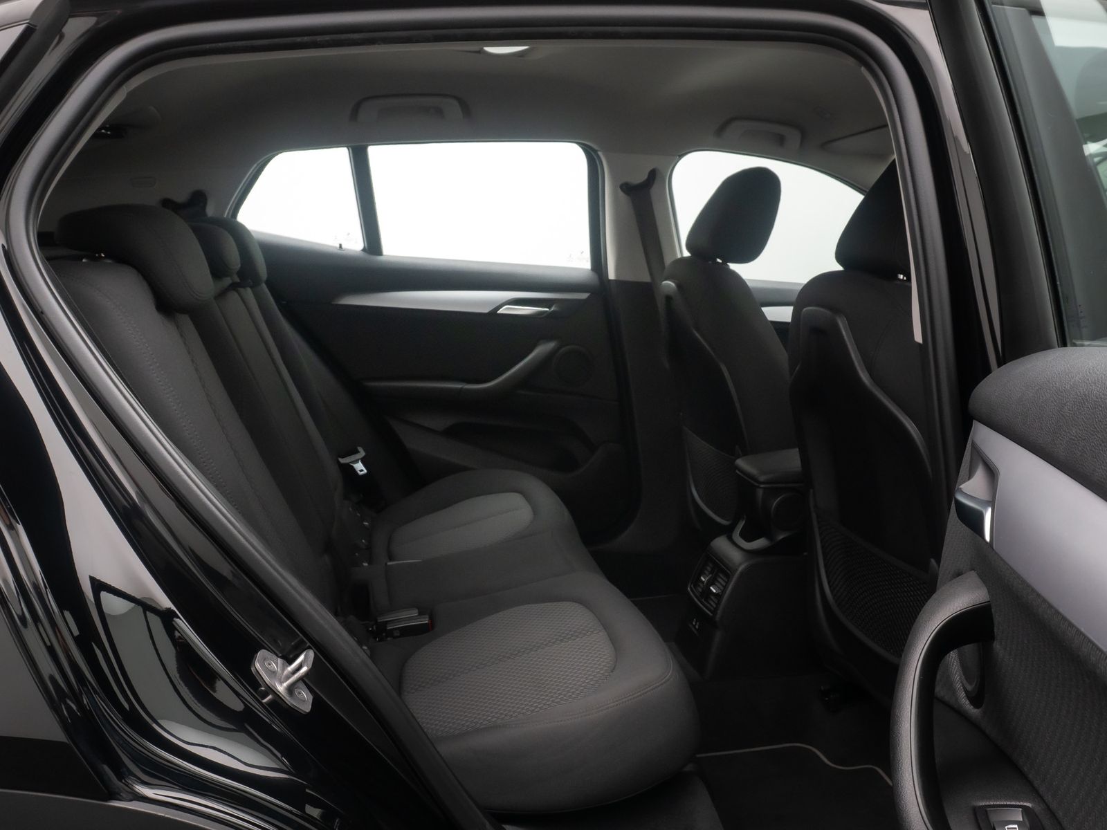 Fahrzeugabbildung BMW X2 sD18i GeschwindigReg ParkAss DAB Navi Lordos