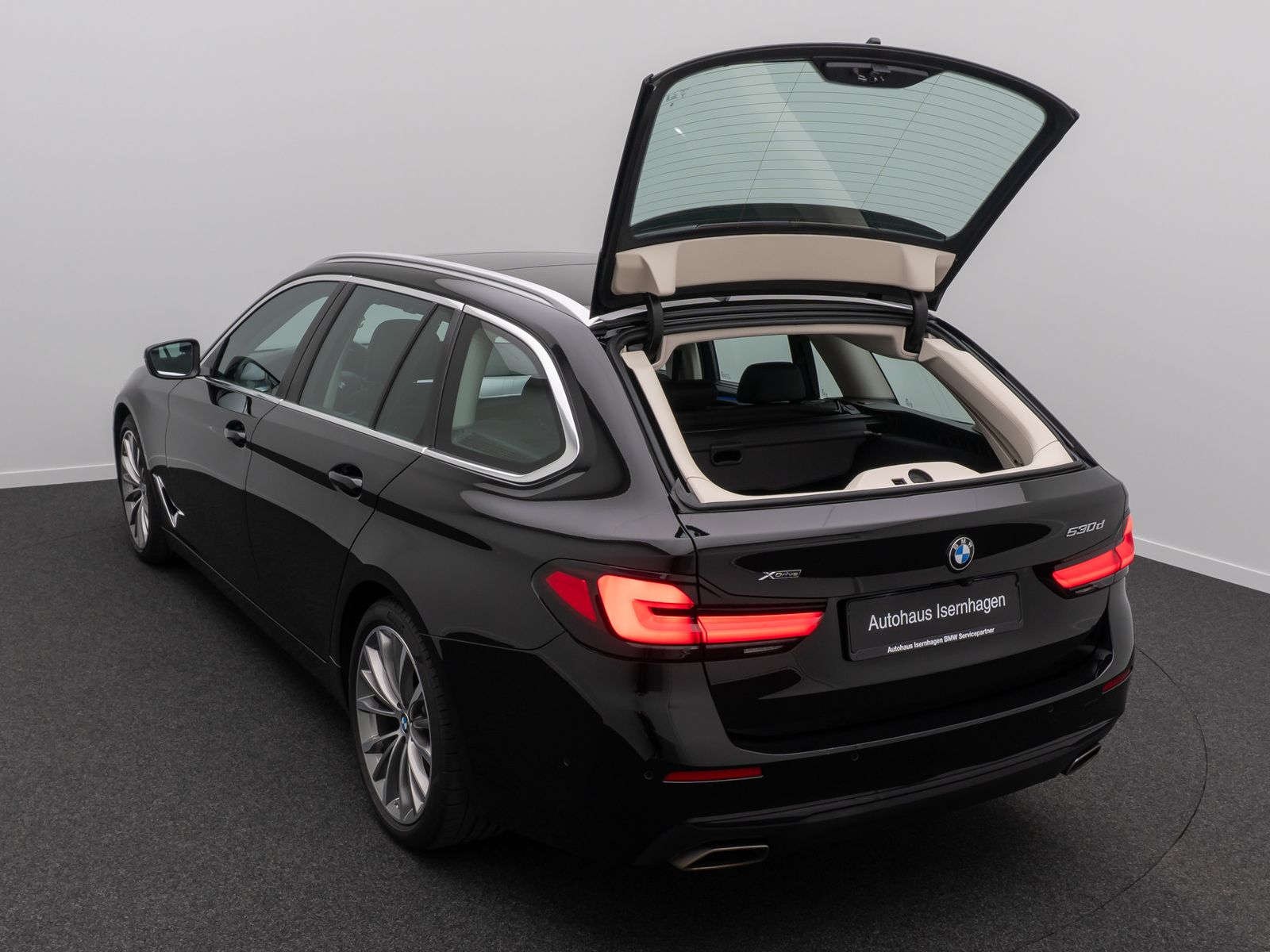 Fahrzeugabbildung BMW 530d xD Kamera DAB Laser HUD Belüft Panorama 19"
