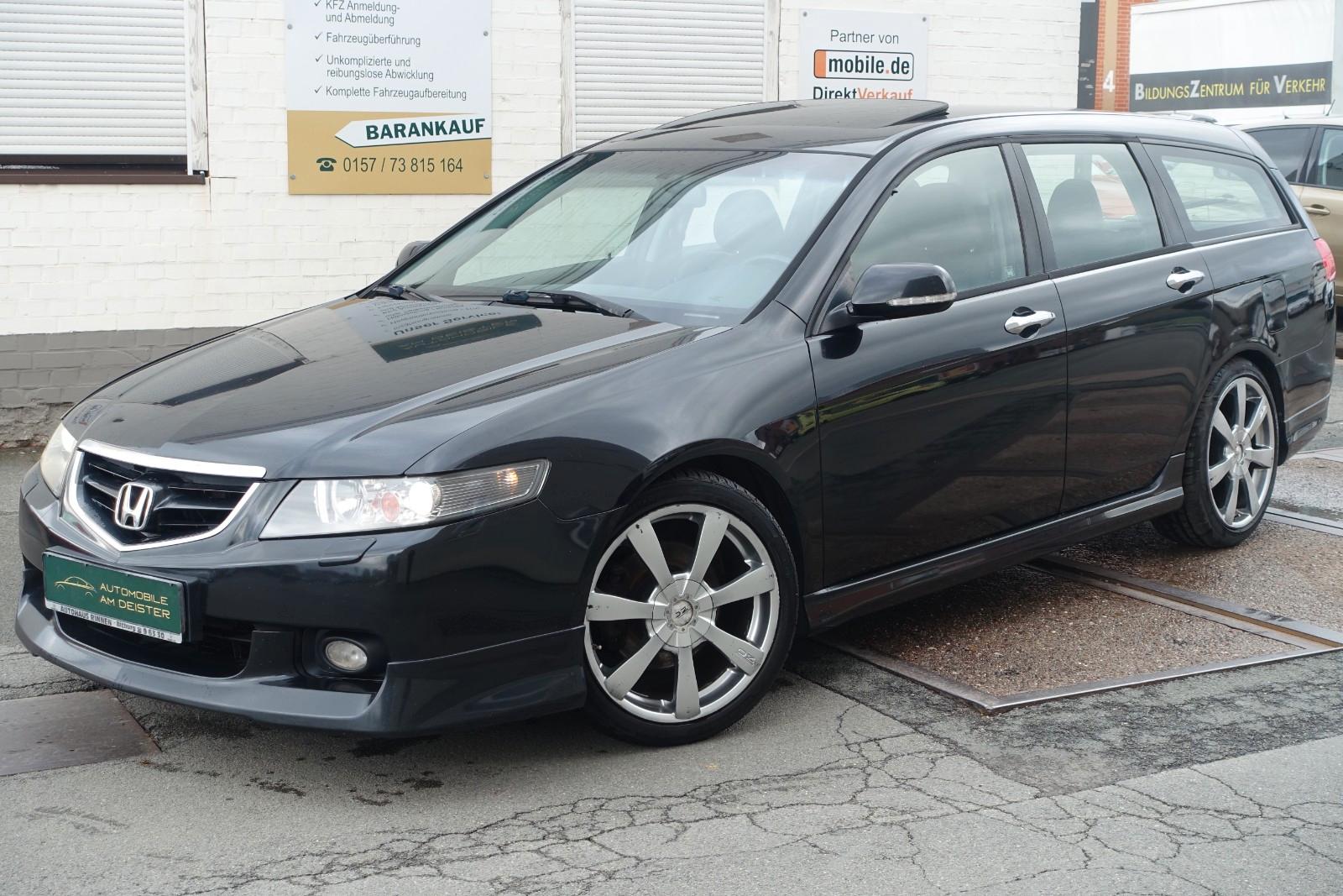 Honda Accord 2004 — rear view