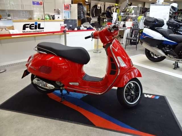 Vespa GTS Super 300 E5 rot - Neufahrzeug