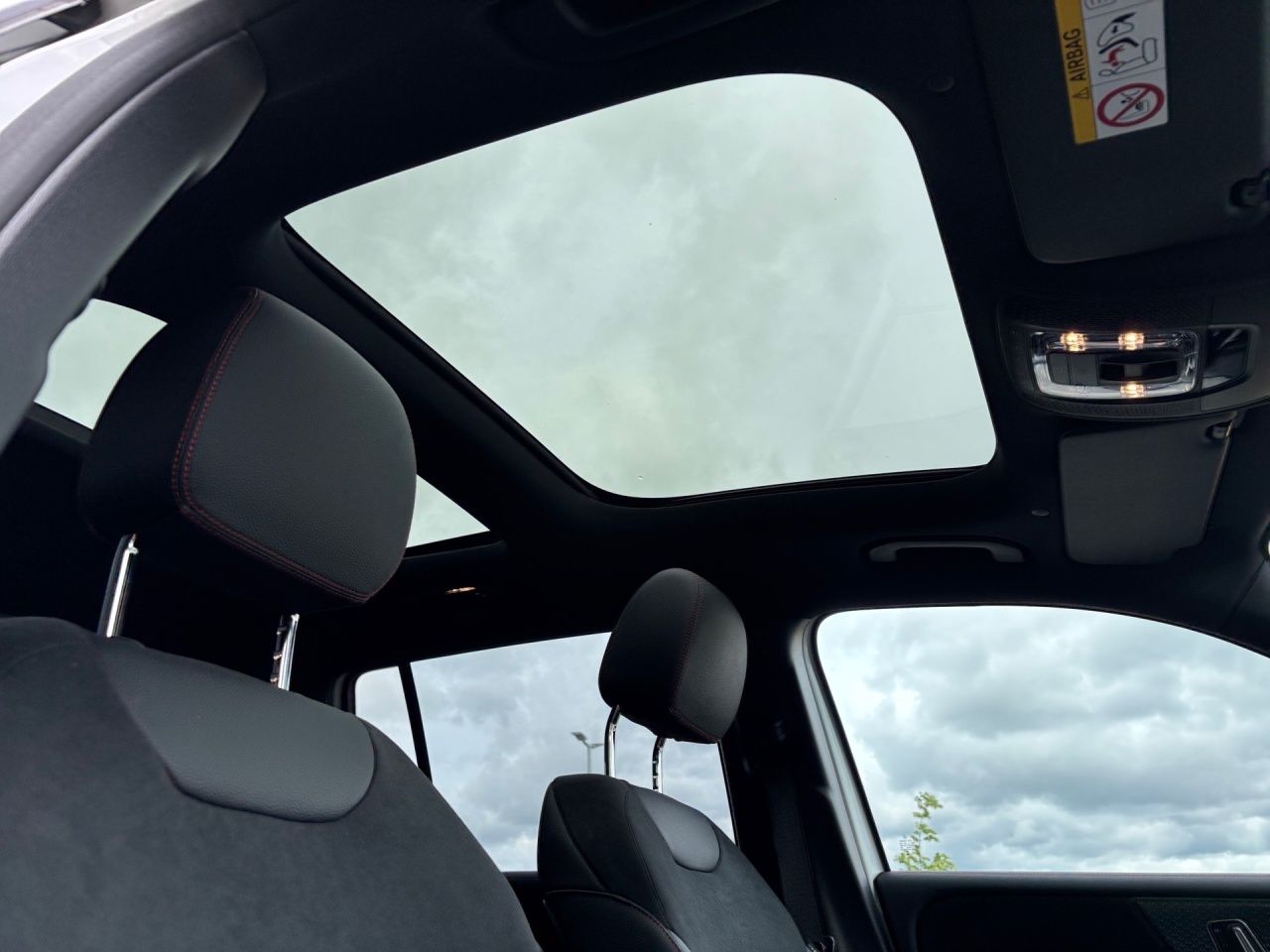 Fahrzeugabbildung Mercedes-Benz EQB 300 4M AMG+NIGHT+HUP+AHK+BUR+MEMORY+360+PANO