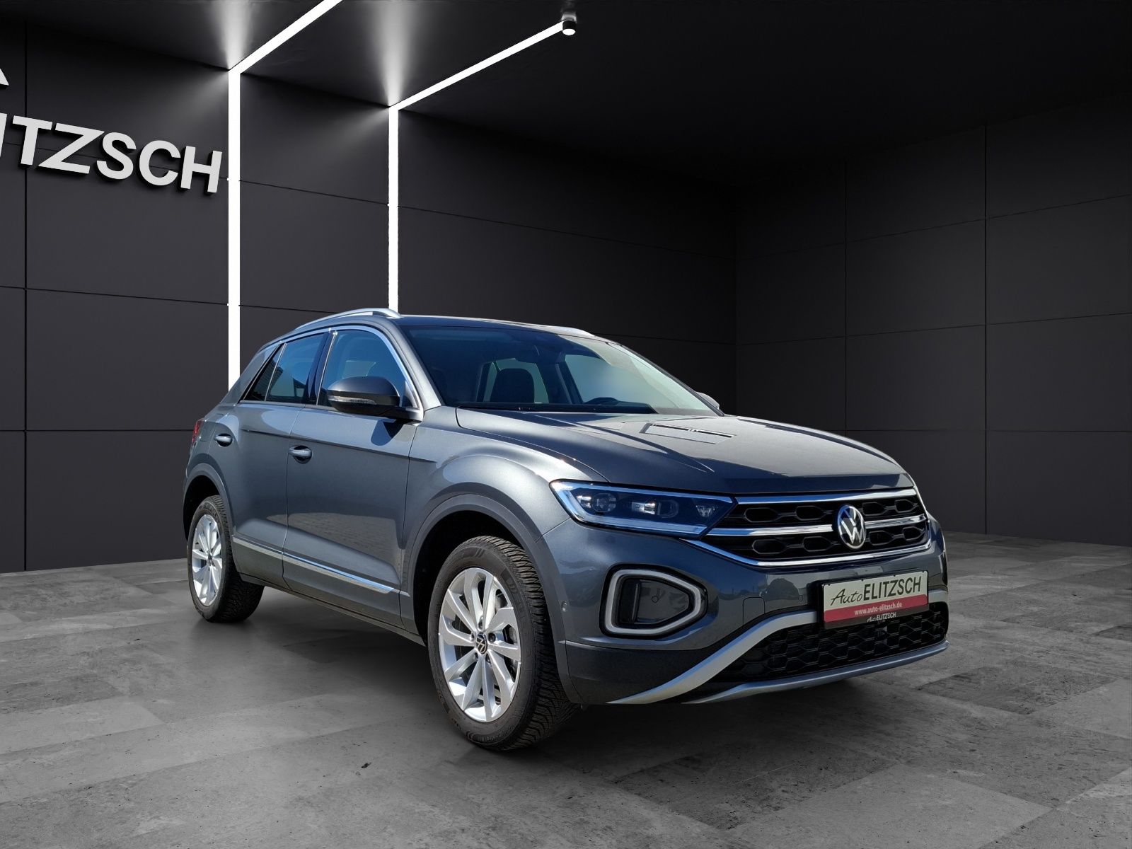 Fahrzeugabbildung Volkswagen T-Roc TSI Style DSG LED Kamera ACC AID SH LM
