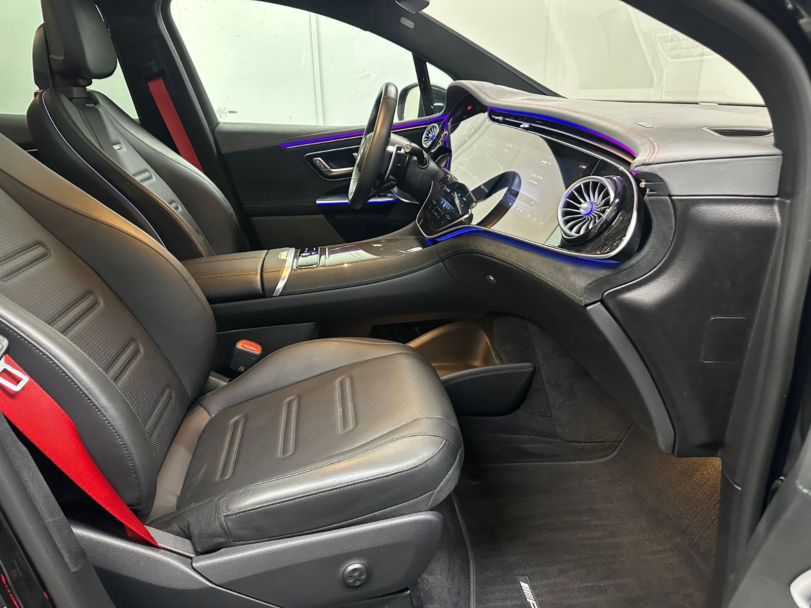 Fahrzeugabbildung Mercedes-Benz EQE 43 SUV AMG-LINE 4MATIC *Hyperscreen*PANO*